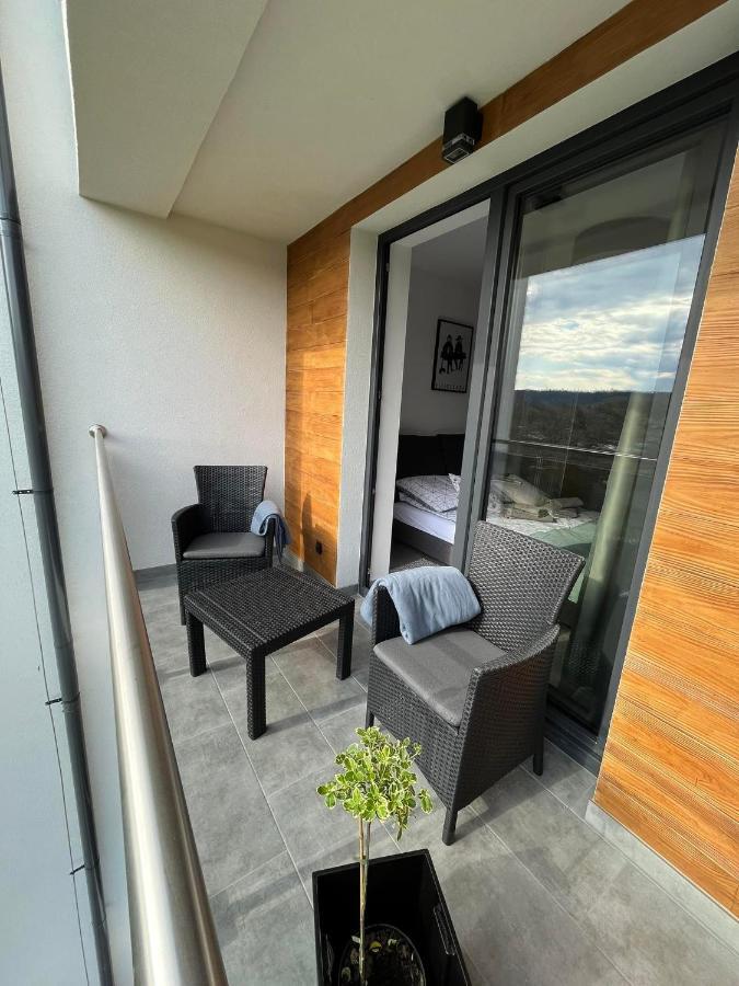 Apartament W Dolinie Sanu レスコ エクステリア 写真